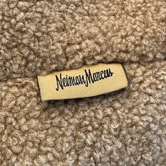 NEIMAN MARCUS Reversible Faux Shearling Fur Sherpa Tote Bag in Tan Camel - Picture 5 of 9